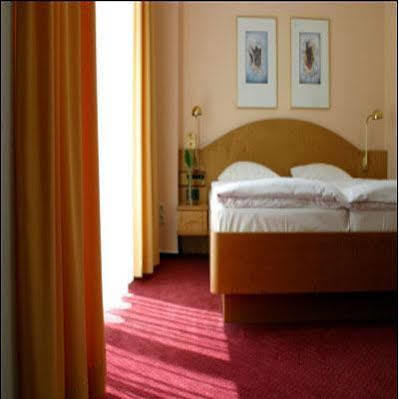 Hotel Kurfuerstendamm Am Adenauerplatz Berlin Exteriör bild